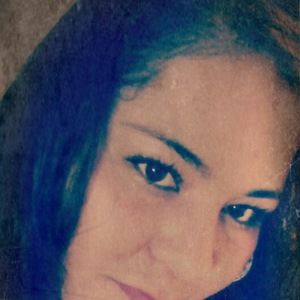 Meet your Posher, Estela